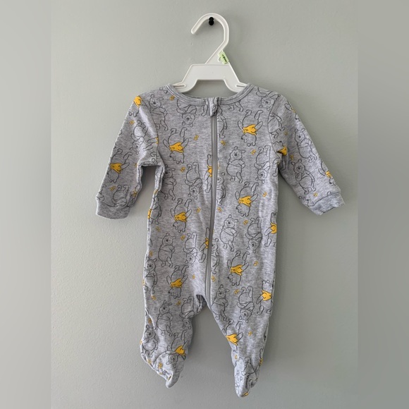 Winnie the Pooh 0-3 month zippered sleeper set - Picture 3 of 4